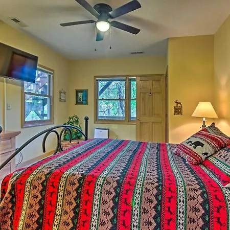 Spacious Maggie Valley Cabin With Hot Tub And Mtn View